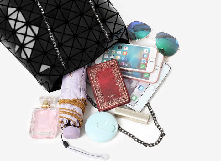 Damska torebka czarna z łańcuszkiem na ramię - obrazek 2